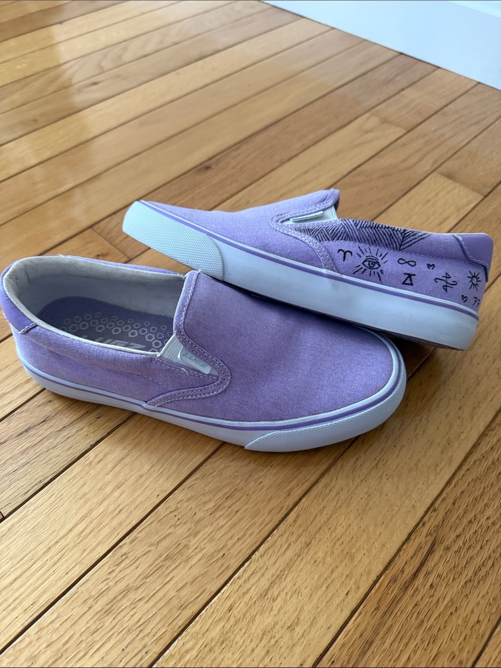 Lugz lavender clipper slip-on canvas sneakers